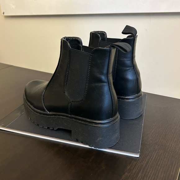 Black platform ankle boots - Picture 2 of 4